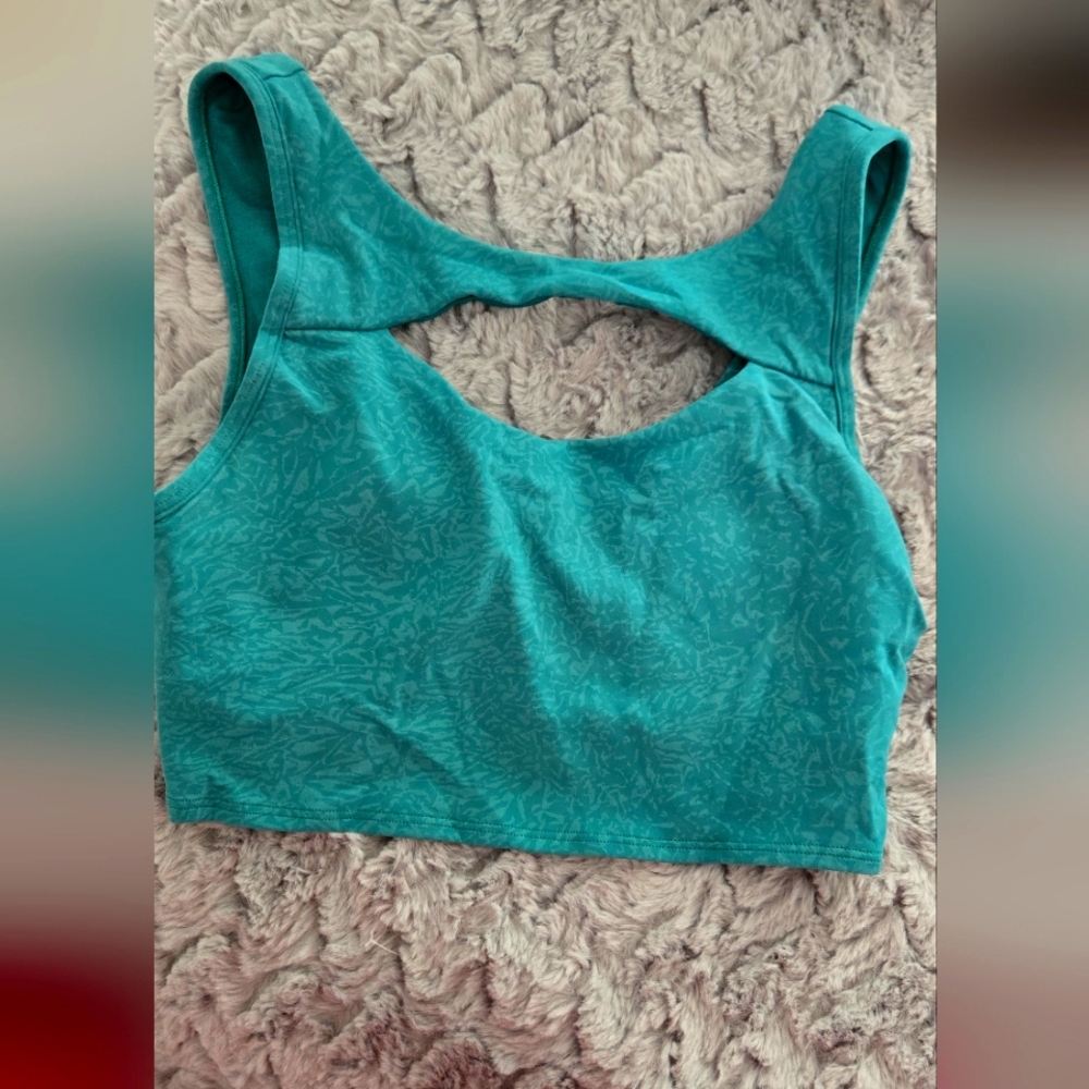 Lululemon keyhole sports bra